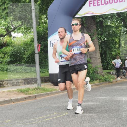 29.06.2025 - hella hamburg halbmarathon KatJ http://msf.ph/oto/8317796 29.06.2025 10:16:01 Zwischen KM18-KM19  meine-sportfotos.de