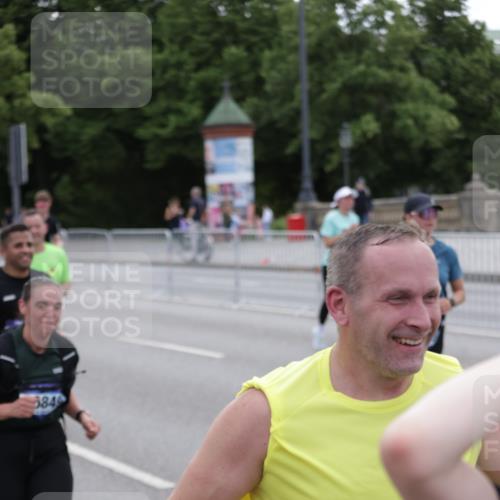 29.06.2025 - hella hamburg halbmarathon Jannik Wohlers http://msf.ph/oto/8317821 29.06.2025 10:39:02 Lombardsbrücke 1856, 1883, 2092, 2578, 2843, 3275, 3353, 3727, 4523, 4603, 4609, 4659, 4855, 4882, 6321, 6342, 6343, 6719, 6726, 6748, 7341, 7501, 7524, 7684, 8203, 8243, 8995, 9393, 9420, 9569, 9698, 9777, 10512, 10626, 10627, 10849, 10888, 11129, 11313, 11381, 11382, 11461, 11533, 11729, 12150, 12217, 12391, 12680, 13178, 13461, 13495, 13519, 14111, 14114, 14299, 14871, 14956, 15112, 15433, 15494, 15536, 15765, 16178, 16382, 16866, 16869, 16884, 17368, 17379, 17536, 17666 meine-sportfotos.de