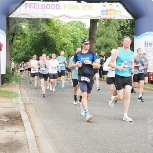 29.06.2025 - hella hamburg halbmarathon MichiJ http://msf.ph/oto/8317828 29.06.2025 10:36:48 Zwischen KM18-KM19 2592, 2596, 3060, 4847, 4890, 6282, 9200, 9619, 9723, 10184, 11977, 12271, 12533, 12690, 13962, 14033, 15384, 16369, 17173, 17395, 17855, 18926, 19112, 19198 meine-sportfotos.de