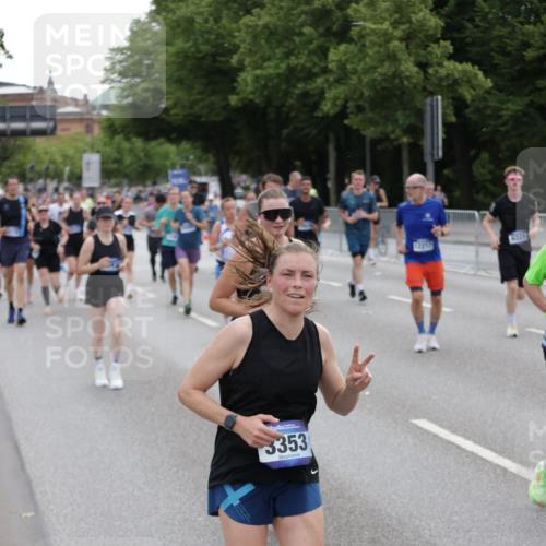 29.06.2025 - hella hamburg halbmarathon Jannik Wohlers http://msf.ph/oto/8317870 29.06.2025 10:39:03 Lombardsbrücke 1856, 1883, 2092, 2578, 2843, 3275, 3353, 3727, 4523, 4603, 4609, 4659, 4855, 4882, 5045, 6321, 6342, 6343, 6719, 6726, 6748, 7501, 7524, 7684, 8203, 8243, 8995, 9393, 9569, 9698, 9777, 10512, 10626, 10627, 10849, 10888, 11129, 11313, 11381, 11382, 11461, 11533, 11729, 12150, 12217, 12391, 12680, 13178, 13461, 13495, 13519, 14111, 14114, 14299, 14674, 14871, 15112, 15433, 15494, 15536, 16178, 16382, 16866, 16869, 16884, 17379, 17536, 17666 meine-sportfotos.de
