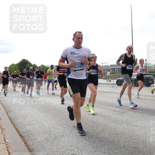 29.06.2025 - hella hamburg halbmarathon Lena Gebhardt http://msf.ph/oto/8317873 29.06.2025 10:22:34 Lombardsbrücke 3769, 10432, 6347, 7249, 7097, 17597, 17594, 1003, 1029, 1187, 1419, 1598, 2009, 2022, 2063, 2294, 2351, 2479, 2514, 2766, 2886, 3003, 3050, 3108, 3172, 3430, 3457, 3458, 3511, 3600, 3601, 3910, 3946, 4113, 4114, 4131, 4366, 4556, 4559, 4829, 4969, 4970, 5079, 5223, 5343, 5798, 5838, 6030, 6048, 6049, 6303, 6307, 6347, 6820, 6826, 6899, 6977, 7097, 7188, 7190, 7276, 7529, 7794, 7925, 8355, 8511, 8855, 8884, 8931, 8954, 9256, 10826, 13921, 14525, 14801 meine-sportfotos.de