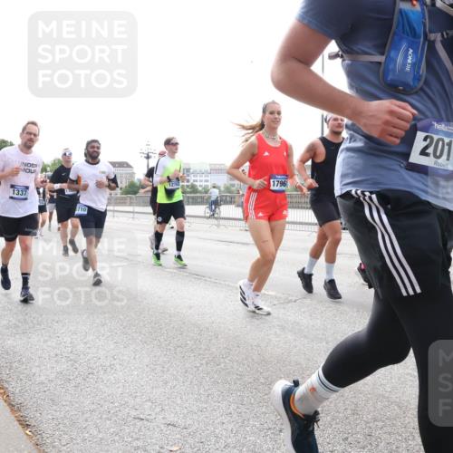 29.06.2025 - hella hamburg halbmarathon Lena Gebhardt http://msf.ph/oto/8317924 29.06.2025 10:37:29 Lombardsbrücke 1337, 710, 12762, 1796, 2016, 1022, 1276, 1337, 1475, 1488, 1490, 1597, 1819, 2016, 2031, 2072, 2104, 2199, 2272, 2480, 2486, 2640, 2853, 3127, 3230, 3633, 3714, 4097, 4347, 4733, 5146, 5171, 5186, 5224, 5522, 5538, 5560, 5640, 5786, 5790, 5875, 5940, 6172, 6243, 6584, 6804, 6821, 6955, 7085, 7124, 7202, 7235, 7321, 7350, 7544, 7707, 7777, 7823, 8007, 8257, 8258, 8315, 8811, 8843, 9054, 9055, 9247, 9524, 9895, 10506, 12123, 12254, 12472, 12824, 16680, 17798 meine-sportfotos.de