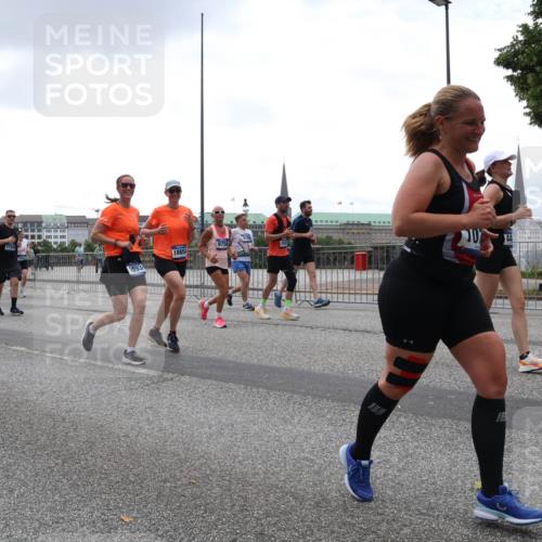 29.06.2025 - hella hamburg halbmarathon Lena Gebhardt http://msf.ph/oto/8317964 29.06.2025 10:47:13 Lombardsbrücke 5114, 2321, 1593, 18654, 9758, 158, 1073, 1185, 1286, 1363, 1463, 1523, 1593, 1607, 1704, 1720, 1961, 2148, 2162, 2211, 2320, 2327, 2407, 2537, 2555, 2556, 2665, 2981, 2994, 3277, 3339, 3406, 3407, 3823, 4184, 4239, 4325, 4342, 4483, 4806, 4895, 4974, 4975, 5111, 5114, 5700, 5796, 5895, 5953, 6255, 6256, 6485, 6496, 6740, 6879, 6995, 7073, 7403, 7412, 7430, 7431, 7630, 7631, 7827, 8105, 8131, 8270, 8486, 8553, 8684, 8706, 8915, 8953, 8967, 9018, 11738 meine-sportfotos.de