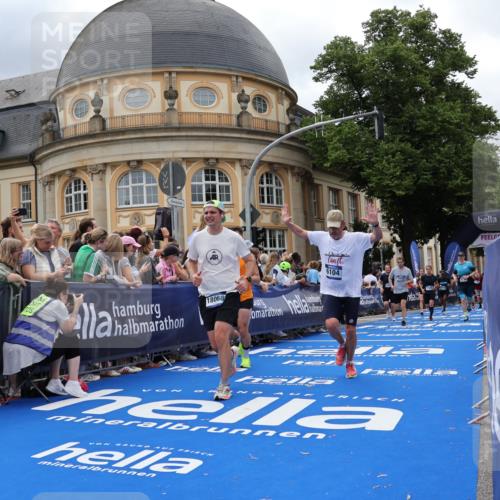 29.06.2025 - hella hamburg halbmarathon Strokosch-Dieckow http://msf.ph/oto/8317986 29.06.2025 10:58:16 Ziel 1595, 2907, 4426, 4550, 4592, 4708, 6104, 6138, 6147, 8290, 9230, 9485, 11645, 14631, 15125, 15434, 18068, 18266 meine-sportfotos.de