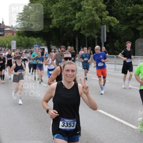 29.06.2025 - hella hamburg halbmarathon Jannik Wohlers http://msf.ph/oto/8318007 29.06.2025 10:39:03 Lombardsbrücke 1856, 1883, 2092, 2578, 2843, 3275, 3353, 3727, 4523, 4603, 4609, 4659, 4855, 4882, 5045, 6321, 6342, 6343, 6719, 6726, 6748, 7501, 7524, 7684, 8203, 8243, 8995, 9393, 9569, 9698, 9777, 10512, 10626, 10627, 10849, 10888, 11129, 11313, 11381, 11382, 11461, 11533, 11729, 12150, 12217, 12391, 12680, 13178, 13461, 13495, 13519, 14111, 14114, 14299, 14674, 14871, 15112, 15433, 15494, 15536, 16178, 16382, 16866, 16869, 16884, 17379, 17536, 17666 meine-sportfotos.de
