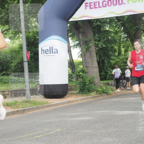 29.06.2025 - hella hamburg halbmarathon KatJ http://msf.ph/oto/8318071 29.06.2025 10:16:02 Zwischen KM18-KM19  meine-sportfotos.de