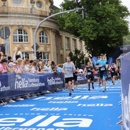 29.06.2025 - hella hamburg halbmarathon Strokosch-Dieckow http://msf.ph/oto/8318126 29.06.2025 10:58:17 Ziel 1595, 4426, 4550, 4592, 4708, 5347, 6104, 6138, 6147, 8290, 9230, 9485, 11645, 11808, 14355, 14631, 15434, 18068, 18266, 18891 meine-sportfotos.de