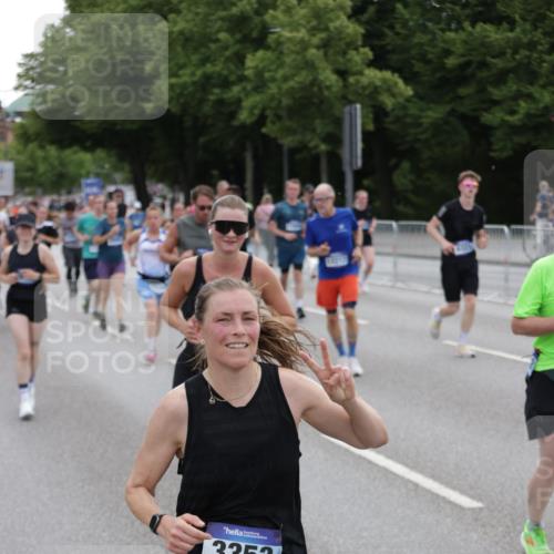 29.06.2025 - hella hamburg halbmarathon Jannik Wohlers http://msf.ph/oto/8318152 29.06.2025 10:39:03 Lombardsbrücke 1856, 1883, 2092, 2578, 2843, 3275, 3353, 3727, 4523, 4603, 4609, 4659, 4855, 4882, 5045, 6321, 6342, 6343, 6719, 6726, 6748, 7501, 7524, 7684, 8203, 8243, 8995, 9393, 9569, 9698, 9777, 10512, 10626, 10627, 10849, 10888, 11129, 11313, 11381, 11382, 11461, 11533, 11729, 12150, 12217, 12391, 12680, 13178, 13461, 13495, 13519, 14111, 14114, 14299, 14674, 14871, 15112, 15433, 15494, 15536, 16178, 16382, 16866, 16869, 16884, 17379, 17536, 17666 meine-sportfotos.de