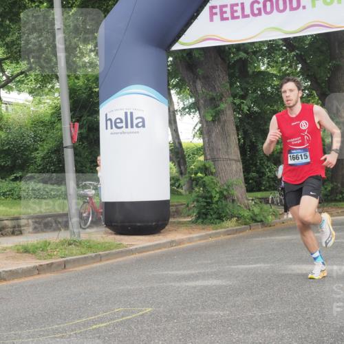 29.06.2025 - hella hamburg halbmarathon KatJ http://msf.ph/oto/8318162 29.06.2025 10:16:02 Zwischen KM18-KM19  meine-sportfotos.de