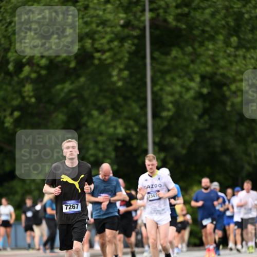 29.06.2025 - hella hamburg halbmarathon Dr. Thomas Lammeyer http://msf.ph/oto/8318164 29.06.2025 10:39:01 Kennedybrücke 2355, 2482, 2751, 2801, 3130, 3409, 3420, 4884, 5453, 6171, 6310, 6329, 6335, 6571, 7020, 7299, 8021, 8369, 8965, 9164, 9248, 9379, 10464, 10606 meine-sportfotos.de