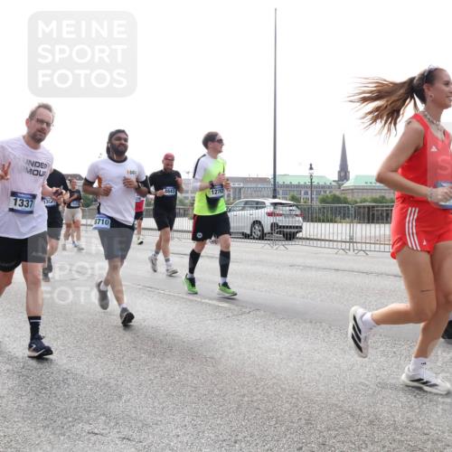 29.06.2025 - hella hamburg halbmarathon Lena Gebhardt http://msf.ph/oto/8318170 29.06.2025 10:37:30 Lombardsbrücke 1337, 130, 8710, 8843, 12762, 1428, 1022, 1276, 1337, 1475, 1488, 1490, 1597, 1819, 2016, 2031, 2072, 2104, 2199, 2272, 2480, 2486, 2640, 2853, 3127, 3230, 3633, 3714, 4097, 4347, 4733, 5146, 5171, 5186, 5522, 5560, 5640, 5786, 5790, 5875, 5940, 6172, 6243, 6584, 6804, 6821, 6955, 7085, 7124, 7235, 7321, 7350, 7544, 7707, 7777, 7823, 8007, 8257, 8258, 8315, 8811, 8843, 9054, 9055, 9247, 9288, 9524, 9895, 10159, 10506, 12123, 12254, 12472, 12824, 16680, 17798 meine-sportfotos.de