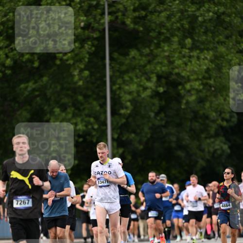29.06.2025 - hella hamburg halbmarathon Dr. Thomas Lammeyer http://msf.ph/oto/8318186 29.06.2025 10:39:02 Kennedybrücke 1497, 2355, 2482, 2751, 2801, 3130, 3409, 3420, 4884, 5453, 6171, 6310, 6329, 6335, 6571, 7020, 7299, 8021, 8369, 8965, 9164, 9248, 10464, 10606 meine-sportfotos.de