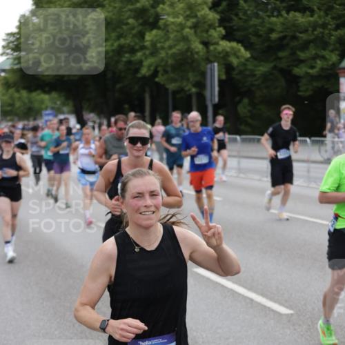 29.06.2025 - hella hamburg halbmarathon Jannik Wohlers http://msf.ph/oto/8318202 29.06.2025 10:39:04 Lombardsbrücke 1856, 1883, 2092, 2578, 2843, 3275, 3353, 3727, 4603, 4609, 4855, 4882, 5045, 5701, 6321, 6342, 6343, 6719, 6726, 6748, 7501, 7524, 7684, 8203, 8995, 9393, 9569, 9698, 9747, 9777, 10512, 10626, 10627, 10849, 10888, 11129, 11313, 11381, 11382, 11461, 11533, 11729, 12150, 12217, 12391, 12680, 13178, 13461, 13495, 13519, 14111, 14114, 14299, 14674, 14871, 15112, 15433, 15494, 15536, 16178, 16382, 16866, 16869, 16884, 17379, 17536, 17666 meine-sportfotos.de