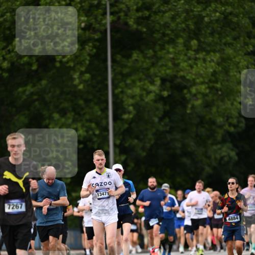 29.06.2025 - hella hamburg halbmarathon Dr. Thomas Lammeyer http://msf.ph/oto/8318204 29.06.2025 10:39:02 Kennedybrücke 1497, 2355, 2482, 2751, 2801, 3130, 3409, 3420, 4884, 5453, 6171, 6310, 6329, 6335, 6571, 7020, 7299, 8021, 8369, 8965, 9164, 9248, 10464, 10606 meine-sportfotos.de