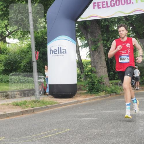 29.06.2025 - hella hamburg halbmarathon KatJ http://msf.ph/oto/8318205 29.06.2025 10:16:02 Zwischen KM18-KM19  meine-sportfotos.de