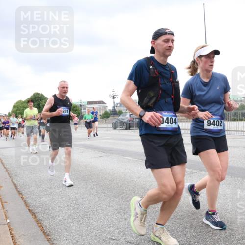 29.06.2025 - hella hamburg halbmarathon Lena Gebhardt http://msf.ph/oto/8318221 29.06.2025 10:57:03 Lombardsbrücke 281, 0404, 9402, 1207, 2041, 2370, 2871, 2887, 2932, 2991, 3195, 3348, 3387, 3418, 3438, 3470, 3485, 3516, 3517, 3614, 3723, 3851, 4086, 4094, 4106, 4118, 4241, 4485, 4568, 4569, 4611, 4998, 5057, 5316, 5589, 5639, 5911, 5944, 6053, 6284, 6348, 6349, 6832, 6981, 7381, 7416, 7417, 7592, 7787, 7964, 8039, 8150, 8197, 8224, 8546, 8552, 8679, 8851, 8853, 8939, 8943, 9110, 9172, 9210, 9298, 9299, 9910, 10571 meine-sportfotos.de