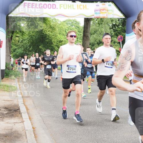 29.06.2025 - hella hamburg halbmarathon MichiJ http://msf.ph/oto/8318237 29.06.2025 10:36:51 Zwischen KM18-KM19 1452, 1476, 2592, 2596, 2706, 2889, 3060, 4017, 4847, 4890, 6158, 6282, 8704, 9200, 9619, 11340, 11451, 11977, 12271, 12533, 12690, 13233, 13962, 14033, 14192, 15384, 16369, 17395, 17855, 17982, 18066, 18926, 19109, 19112, 19198 meine-sportfotos.de