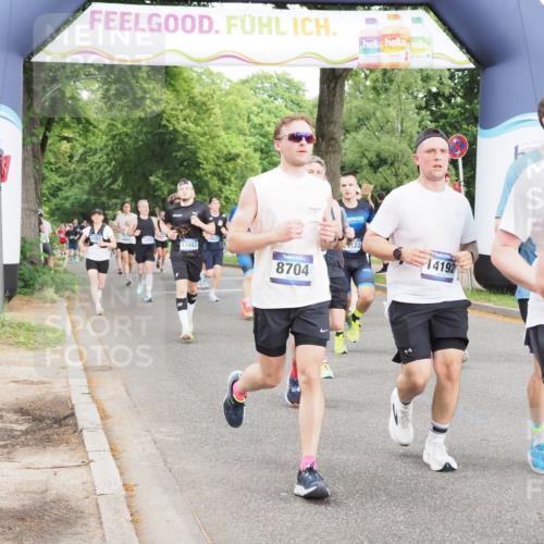 29.06.2025 - hella hamburg halbmarathon MichiJ http://msf.ph/oto/8318277 29.06.2025 10:36:51 Zwischen KM18-KM19 1452, 1476, 2592, 2596, 2706, 2889, 3060, 4017, 4847, 4890, 6158, 6282, 8704, 9200, 9619, 11340, 11451, 11977, 12271, 12533, 12690, 13233, 13962, 14033, 14192, 15384, 16369, 17395, 17855, 17982, 18066, 18926, 19109, 19112, 19198 meine-sportfotos.de