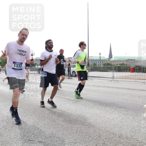 29.06.2025 - hella hamburg halbmarathon Lena Gebhardt http://msf.ph/oto/8318284 29.06.2025 10:37:30 Lombardsbrücke 12935, 1337, 8710, 8843, 1022, 1276, 1337, 1475, 1488, 1490, 1597, 1819, 2016, 2031, 2072, 2104, 2199, 2272, 2480, 2486, 2640, 2853, 3127, 3230, 3633, 3714, 4097, 4347, 4733, 5146, 5171, 5186, 5522, 5560, 5640, 5786, 5790, 5875, 5940, 6172, 6243, 6584, 6804, 6821, 6955, 7085, 7124, 7235, 7321, 7350, 7544, 7707, 7777, 7823, 8007, 8257, 8258, 8315, 8811, 8843, 9054, 9055, 9247, 9288, 9524, 9895, 10159, 10506, 12123, 12254, 12472, 12824, 16680, 17798 meine-sportfotos.de