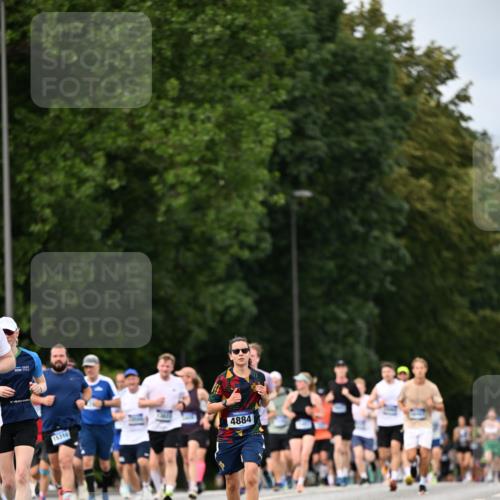 29.06.2025 - hella hamburg halbmarathon Dr. Thomas Lammeyer http://msf.ph/oto/8318291 29.06.2025 10:39:03 Kennedybrücke 1497, 2265, 2355, 2482, 2751, 2801, 3130, 3409, 3420, 4884, 5453, 6171, 6310, 6329, 6335, 6571, 7020, 7299, 8369, 8965, 9164, 9248, 10464, 10606 meine-sportfotos.de