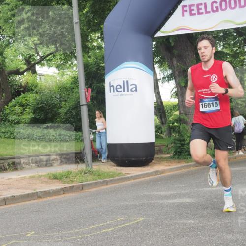 29.06.2025 - hella hamburg halbmarathon KatJ http://msf.ph/oto/8318300 29.06.2025 10:16:02 Zwischen KM18-KM19  meine-sportfotos.de