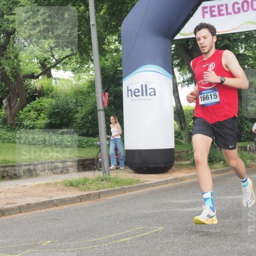 29.06.2025 - hella hamburg halbmarathon KatJ http://msf.ph/oto/8318352 29.06.2025 10:16:02 Zwischen KM18-KM19  meine-sportfotos.de
