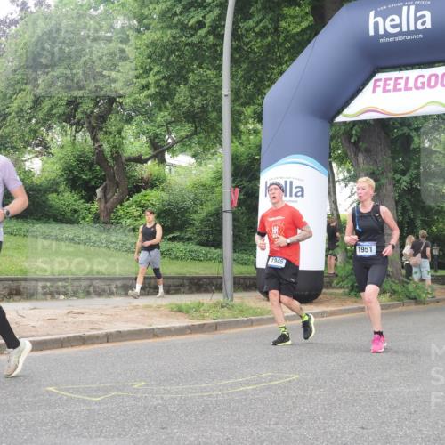 29.06.2025 - hella hamburg halbmarathon KatJ http://msf.ph/oto/8318355 29.06.2025 10:45:30 Zwischen KM18-KM19 1946, 1951, 2159, 4796, 7138 meine-sportfotos.de