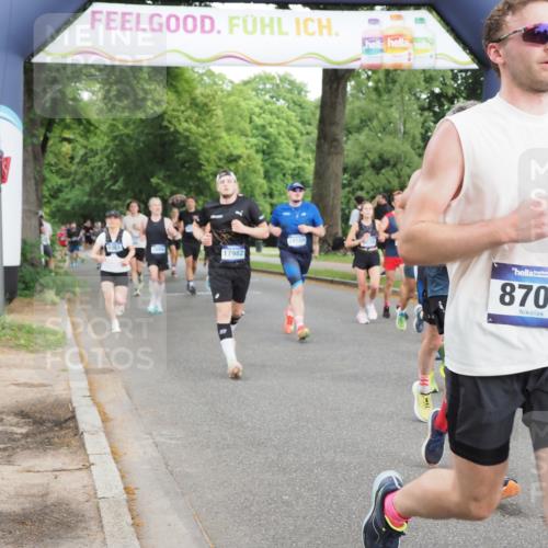 29.06.2025 - hella hamburg halbmarathon MichiJ http://msf.ph/oto/8318360 29.06.2025 10:36:52 Zwischen KM18-KM19 1452, 1476, 2592, 2596, 2706, 2889, 3060, 4017, 4847, 4890, 6158, 6282, 7332, 8704, 9038, 9200, 9619, 11340, 11451, 11977, 12271, 12533, 12690, 13233, 13962, 14033, 14192, 15384, 15422, 16369, 16627, 17395, 17982, 18066, 18926, 19109, 19112, 19122, 19198 meine-sportfotos.de