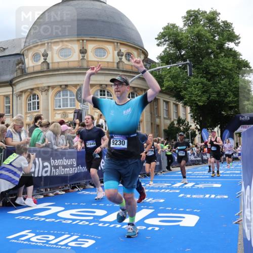 29.06.2025 - hella hamburg halbmarathon Strokosch-Dieckow http://msf.ph/oto/8318371 29.06.2025 10:58:20 Ziel 1595, 4550, 4592, 4708, 4767, 5347, 6104, 6138, 6147, 7476, 9230, 9485, 11645, 11808, 14355, 14631, 15434, 16531, 17415, 18068, 18266, 18891, 19166 meine-sportfotos.de