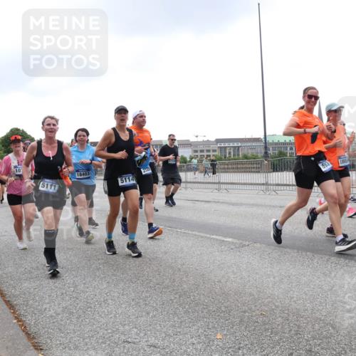 29.06.2025 - hella hamburg halbmarathon Lena Gebhardt http://msf.ph/oto/8318404 29.06.2025 10:47:14 Lombardsbrücke 7430, 1720, 10, 5111, 18403, 2320, 5114, 17356, 1593, 1865, 1073, 1185, 1286, 1363, 1434, 1463, 1523, 1593, 1607, 1704, 1720, 1961, 2148, 2211, 2320, 2327, 2407, 2537, 2555, 2556, 2665, 2981, 2994, 3339, 3406, 3407, 3823, 4184, 4239, 4325, 4483, 4806, 4895, 4974, 4975, 5111, 5114, 5700, 5796, 5895, 5953, 6255, 6256, 6485, 6496, 6740, 6879, 6995, 7073, 7403, 7412, 7430, 7431, 7630, 7631, 7827, 8105, 8131, 8270, 8486, 8553, 8684, 8706, 8915, 8953, 8967, 9018, 11458, 11738 meine-sportfotos.de