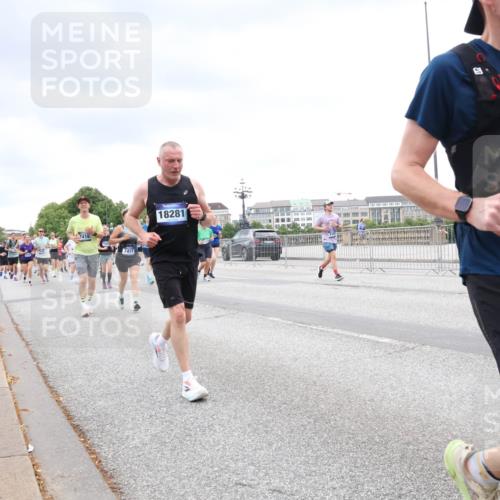 29.06.2025 - hella hamburg halbmarathon Lena Gebhardt http://msf.ph/oto/8318426 29.06.2025 10:57:04 Lombardsbrücke 7417, 18281, 9404, 1207, 2041, 2370, 2871, 2887, 2932, 2991, 3195, 3348, 3387, 3418, 3470, 3485, 3516, 3517, 3614, 3723, 3851, 4086, 4094, 4106, 4118, 4241, 4485, 4568, 4569, 4611, 4998, 5057, 5316, 5589, 5639, 5911, 5944, 6053, 6284, 6348, 6349, 6832, 6981, 7381, 7416, 7417, 7592, 7787, 7964, 8039, 8150, 8197, 8224, 8546, 8552, 8679, 8851, 8853, 8939, 8943, 9110, 9172, 9210, 9298, 9299, 9910, 10571 meine-sportfotos.de