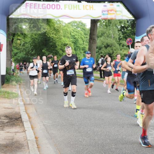 29.06.2025 - hella hamburg halbmarathon MichiJ http://msf.ph/oto/8318432 29.06.2025 10:36:52 Zwischen KM18-KM19 1452, 1476, 2592, 2596, 2706, 2889, 3060, 4017, 4847, 4890, 6158, 6282, 7332, 8704, 9038, 9200, 9619, 11340, 11451, 11977, 12271, 12533, 12690, 13233, 13962, 14033, 14192, 15384, 15422, 16369, 16627, 17395, 17982, 18066, 18926, 19109, 19112, 19122, 19198 meine-sportfotos.de
