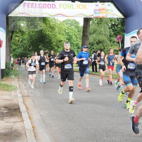 29.06.2025 - hella hamburg halbmarathon MichiJ http://msf.ph/oto/8318461 29.06.2025 10:36:52 Zwischen KM18-KM19 1452, 1476, 2592, 2596, 2706, 2889, 3060, 4017, 4847, 4890, 6158, 6282, 7332, 8704, 9038, 9200, 9619, 11340, 11451, 11977, 12271, 12533, 12690, 13233, 13962, 14033, 14192, 15384, 15422, 16369, 16627, 17395, 17982, 18066, 18926, 19109, 19112, 19122, 19198 meine-sportfotos.de