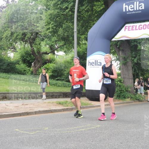 29.06.2025 - hella hamburg halbmarathon KatJ http://msf.ph/oto/8318483 29.06.2025 10:45:30 Zwischen KM18-KM19 1946, 1951, 2159, 4796, 7138 meine-sportfotos.de