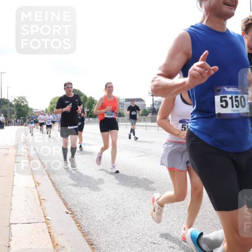 29.06.2025 - hella hamburg halbmarathon Lena Gebhardt http://msf.ph/oto/8318501 29.06.2025 10:12:41 Lombardsbrücke 10581, 5, 5150, 554, 1020, 1051, 1249, 1610, 1785, 1850, 1851, 1939, 2531, 2661, 2891, 2942, 2963, 2964, 3182, 3248, 3262, 3746, 4453, 4499, 4532, 4554, 5150, 5166, 5176, 5597, 5598, 6207, 6822, 6871, 6966, 7014, 7474, 7907, 8917, 8971, 9253, 9254, 9405, 10067, 10402, 10581, 10685, 11025, 11509, 11720, 12456, 13566, 13816, 14313, 14540, 14863, 14868, 14869, 15012, 15369, 15531, 16323, 16379, 16473, 16826, 16911, 17061, 17994, 18178, 18493, 18530 meine-sportfotos.de