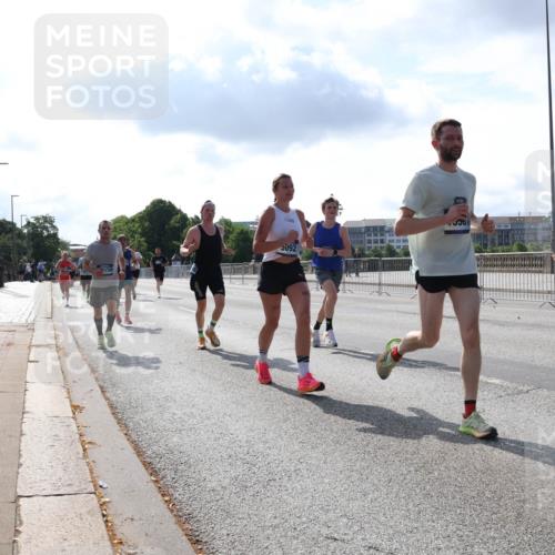 29.06.2025 - hella hamburg halbmarathon Lena Gebhardt http://msf.ph/oto/8318519 29.06.2025 09:47:47 Lombardsbrücke 8159, 092, 500, 1002, 1164, 1217, 1562, 1910, 2121, 2196, 2228, 2296, 2404, 2774, 2851, 3783, 4246, 4602, 5092, 5923, 5961, 6473, 6990, 7972, 8084, 8362, 8366, 8395, 8901, 9171, 9178, 9944, 10384, 10900, 10968, 11019, 11559, 11745, 11806, 12137, 12290, 12462, 12704, 12751, 12865, 13029, 13419, 13514, 13798, 13854, 14387, 14459, 14601, 14934, 14952, 15261, 15415, 15965, 16123, 16964, 17154, 18419 meine-sportfotos.de