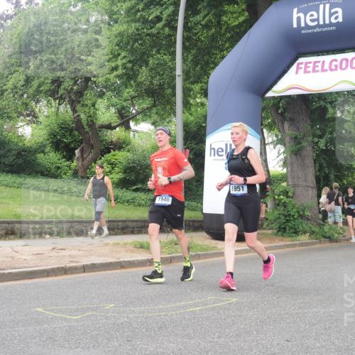 29.06.2025 - hella hamburg halbmarathon KatJ http://msf.ph/oto/8318527 29.06.2025 10:45:30 Zwischen KM18-KM19 1946, 1951, 2159, 4796, 7138 meine-sportfotos.de
