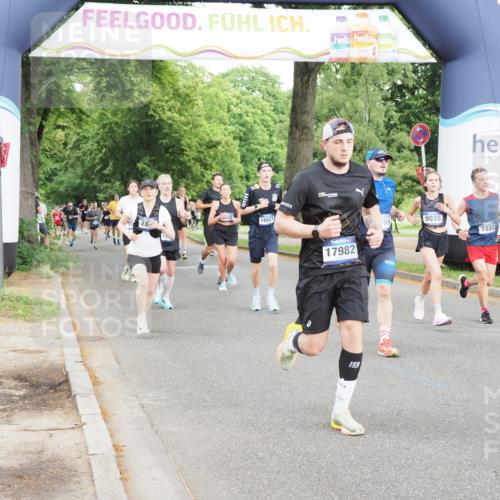 29.06.2025 - hella hamburg halbmarathon MichiJ http://msf.ph/oto/8318537 29.06.2025 10:36:53 Zwischen KM18-KM19 1452, 1476, 2592, 2596, 2706, 2889, 3060, 3692, 4017, 4847, 4890, 6158, 6282, 7332, 8704, 9038, 9200, 9619, 11340, 11451, 11977, 12271, 12533, 12690, 13233, 14033, 14192, 15384, 15422, 16369, 16627, 17982, 18066, 18926, 19109, 19112, 19122, 19198 meine-sportfotos.de
