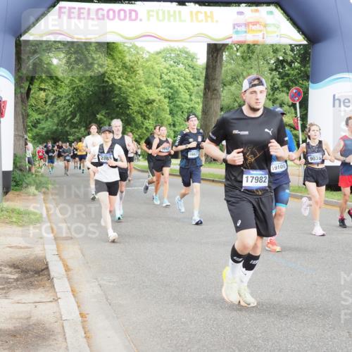 29.06.2025 - hella hamburg halbmarathon MichiJ http://msf.ph/oto/8318561 29.06.2025 10:36:53 Zwischen KM18-KM19 1452, 1476, 2592, 2596, 2706, 2889, 3060, 3692, 4017, 4847, 4890, 6158, 6282, 7332, 8704, 9038, 9200, 9619, 11340, 11451, 11977, 12271, 12533, 12690, 13233, 14033, 14192, 15384, 15422, 16369, 16627, 17982, 18066, 18926, 19109, 19112, 19122, 19198 meine-sportfotos.de