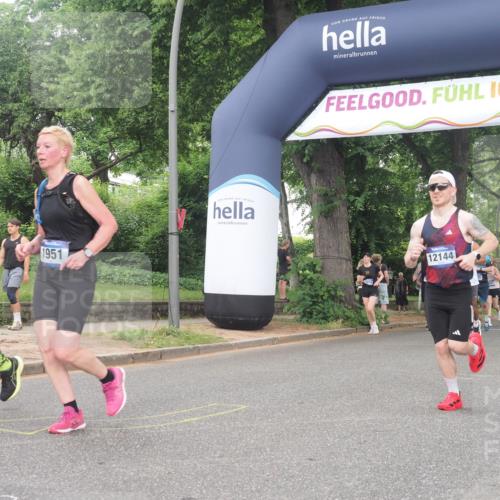 29.06.2025 - hella hamburg halbmarathon KatJ http://msf.ph/oto/8318564 29.06.2025 10:45:31 Zwischen KM18-KM19 1946, 1951, 2159, 4796, 7138 meine-sportfotos.de