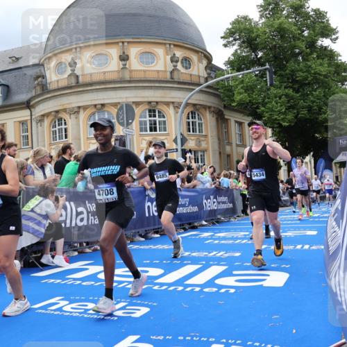 29.06.2025 - hella hamburg halbmarathon Strokosch-Dieckow http://msf.ph/oto/8318590 29.06.2025 10:58:22 Ziel 1595, 4550, 4592, 4708, 4767, 5347, 6138, 6147, 7476, 9230, 9485, 11645, 11808, 14355, 15434, 16531, 17415, 18266, 18891, 19166 meine-sportfotos.de