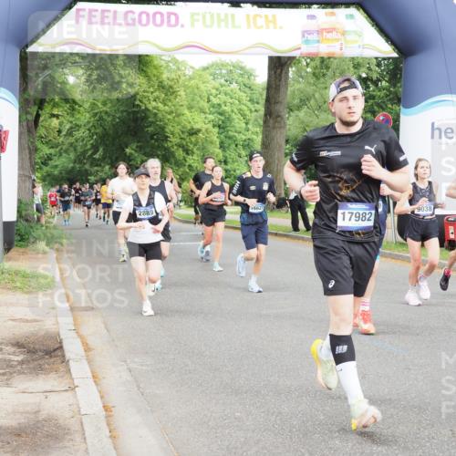 29.06.2025 - hella hamburg halbmarathon MichiJ http://msf.ph/oto/8318602 29.06.2025 10:36:54 Zwischen KM18-KM19 1452, 1476, 2592, 2596, 2706, 2889, 3060, 3692, 4017, 4847, 4890, 6158, 6282, 7332, 8704, 9038, 9200, 9619, 11340, 11451, 11977, 12271, 12690, 13233, 14192, 15384, 15422, 16114, 16369, 16627, 17982, 18066, 19109, 19122, 19198 meine-sportfotos.de