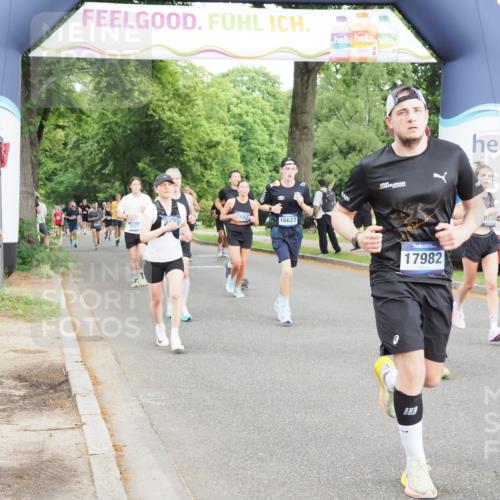 29.06.2025 - hella hamburg halbmarathon MichiJ http://msf.ph/oto/8318650 29.06.2025 10:36:54 Zwischen KM18-KM19 1452, 1476, 2592, 2596, 2706, 2889, 3060, 3692, 4017, 4847, 4890, 6158, 6282, 7332, 8704, 9038, 9200, 9619, 11340, 11451, 11977, 12271, 12690, 13233, 14192, 15384, 15422, 16114, 16369, 16627, 17982, 18066, 19109, 19122, 19198 meine-sportfotos.de