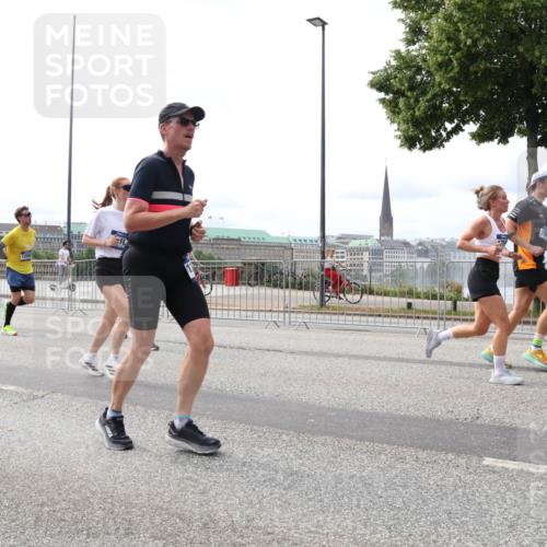 29.06.2025 - hella hamburg halbmarathon Lena Gebhardt http://msf.ph/oto/8318677 29.06.2025 10:22:36 Lombardsbrücke 10432, 1029, 1187, 1419, 1598, 2009, 2022, 2063, 2294, 2351, 2479, 2514, 2766, 2886, 3003, 3050, 3108, 3172, 3430, 3457, 3458, 3511, 3600, 3601, 3910, 3946, 4113, 4114, 4131, 4366, 4556, 4559, 4829, 4969, 4970, 5079, 5223, 5343, 5629, 5798, 5838, 6030, 6048, 6049, 6303, 6307, 6347, 6820, 6826, 6899, 6977, 7097, 7188, 7190, 7276, 7529, 7794, 7925, 8355, 8511, 8855, 8884, 8931, 8954, 9256, 10826, 13921, 14525, 14801 meine-sportfotos.de