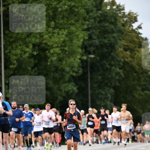 29.06.2025 - hella hamburg halbmarathon Dr. Thomas Lammeyer http://msf.ph/oto/8318716 29.06.2025 10:39:03 Kennedybrücke 1497, 2265, 2355, 2482, 2751, 2801, 3130, 3409, 3420, 4884, 5453, 6171, 6310, 6329, 6335, 6571, 7020, 7299, 8369, 8965, 9164, 9248, 10464, 10606 meine-sportfotos.de