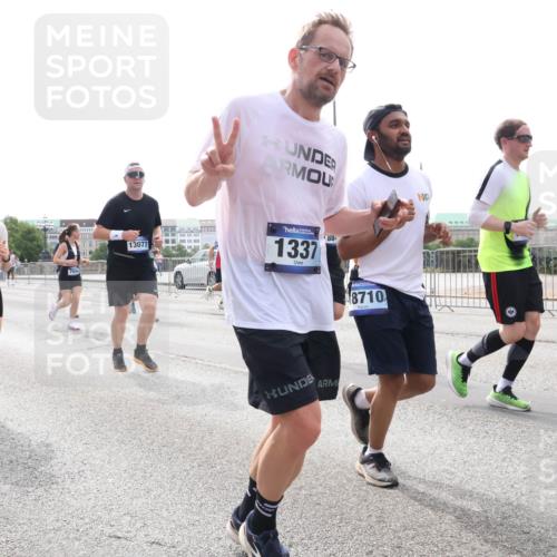29.06.2025 - hella hamburg halbmarathon Lena Gebhardt http://msf.ph/oto/8318748 29.06.2025 10:37:31 Lombardsbrücke 12935, 7544, 13077, 1337, 88, 8710, 1022, 1276, 1337, 1475, 1597, 1819, 2016, 2031, 2072, 2104, 2199, 2272, 2480, 2486, 2640, 2853, 3127, 3230, 3633, 3714, 4097, 4347, 4733, 5146, 5171, 5186, 5522, 5560, 5786, 5790, 5875, 5940, 6172, 6243, 6584, 6804, 6821, 6955, 7085, 7124, 7235, 7321, 7350, 7544, 7707, 7777, 7823, 8257, 8258, 8315, 8811, 8843, 9054, 9055, 9247, 9288, 9524, 9895, 10159, 10506, 12123, 12254, 12472, 12824, 16680, 17798 meine-sportfotos.de