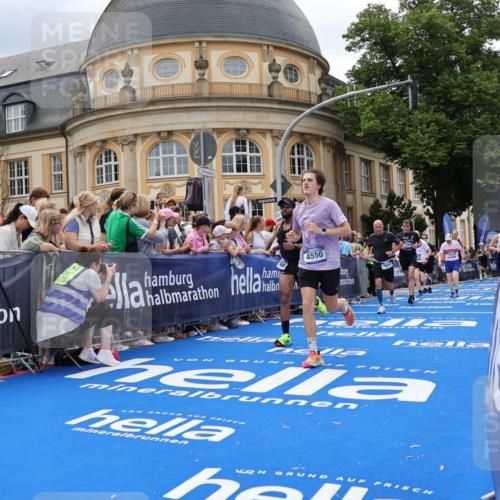 29.06.2025 - hella hamburg halbmarathon Strokosch-Dieckow http://msf.ph/oto/8318774 29.06.2025 10:58:24 Ziel 1595, 4550, 4708, 4767, 5341, 5347, 6138, 6147, 7476, 9485, 11645, 11808, 14355, 15434, 16531, 17415, 18266, 18891, 19166 meine-sportfotos.de