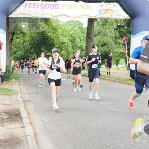 29.06.2025 - hella hamburg halbmarathon MichiJ http://msf.ph/oto/8318777 29.06.2025 10:36:54 Zwischen KM18-KM19 1452, 1476, 2592, 2596, 2706, 2889, 3060, 3692, 4017, 4847, 4890, 6158, 6282, 7332, 8704, 9038, 9200, 9619, 11340, 11451, 11977, 12271, 12690, 13233, 14192, 15384, 15422, 16114, 16369, 16627, 17982, 18066, 19109, 19122, 19198 meine-sportfotos.de