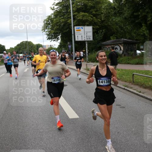 29.06.2025 - hella hamburg halbmarathon Yannick Fuchs http://msf.ph/oto/8318781 29.06.2025 10:50:53 20KM 1485, 2034, 2282, 2417, 2676, 3413, 3435, 3836, 4167, 4940, 5033, 5492, 6272, 6399, 6416, 6835, 7716, 8393, 8542, 8652, 8669, 8825, 9488, 9577, 9727, 9820, 9907, 9934, 10133, 10212, 11043, 11083, 11212, 11590, 11612, 11832, 12014, 12440, 12523, 13394, 13666, 13750, 13863, 14139, 14369, 14678, 15097, 15145, 15431, 15695, 15712, 15726, 16113, 16257, 16261, 16470, 16634, 16830, 16909, 17160, 17617, 17779, 17828, 18208, 18652, 19184 meine-sportfotos.de