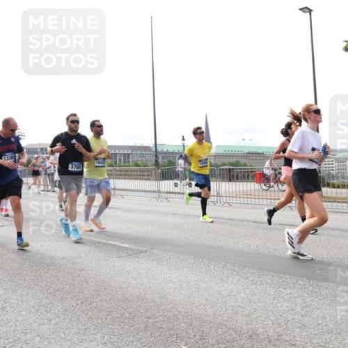 29.06.2025 - hella hamburg halbmarathon Lena Gebhardt http://msf.ph/oto/8318782 29.06.2025 10:22:36 Lombardsbrücke 9598, 13963, 13369, 3769, 10432, 10903, 1029, 1187, 1419, 1598, 2009, 2022, 2063, 2294, 2351, 2479, 2514, 2766, 2886, 3003, 3050, 3108, 3172, 3430, 3457, 3458, 3511, 3600, 3601, 3910, 3946, 4113, 4114, 4131, 4366, 4556, 4559, 4829, 4969, 4970, 5079, 5223, 5343, 5629, 5798, 5838, 6030, 6048, 6049, 6303, 6307, 6347, 6820, 6826, 6899, 6977, 7097, 7188, 7190, 7276, 7529, 7794, 7925, 8355, 8511, 8855, 8884, 8931, 8954, 9256, 10826, 13921, 14525, 14801 meine-sportfotos.de